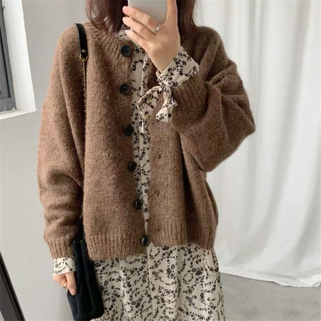 Minimalist Women's Cardigan - Chic Autumn Style