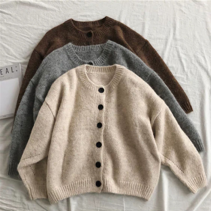 Minimalist Women's Cardigan - Chic Autumn Style